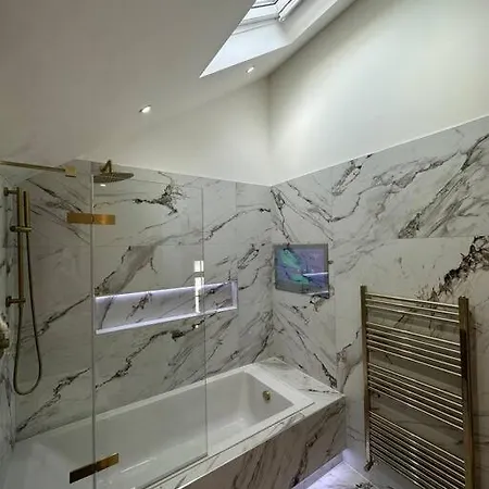 снеск Q,r-с0de First -,-amazing 2br In 3! Apartment